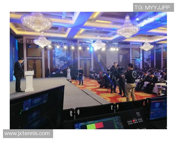 数字标牌实时更新赔率促销信息与娱乐节目单提升用户体验与参与感